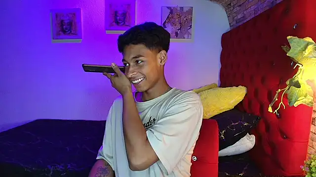 Snapshot of CoffeNaughty_nom chatting on 15, 11, 2025 CoffeNaughty nom online show from 15, 11, 2025