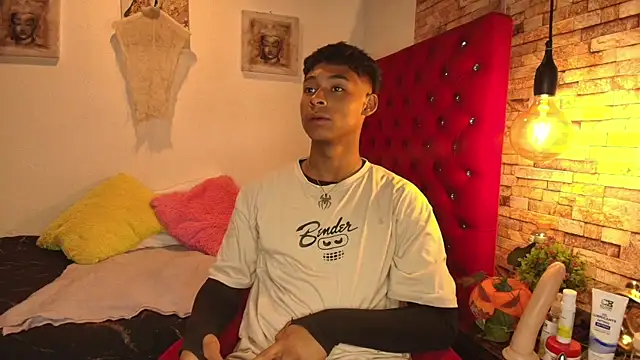 Snapshot of CoffeNaughty_nom chatting on 23, 10, 2025 CoffeNaughty nom online show from 23, 10, 2025