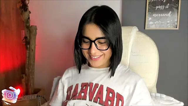 Snapshot of val_varago chatting on 5, 5, 2026 val varago online show from 5, 5, 2026
