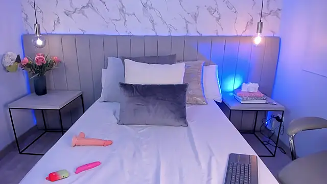 Snapshot of Amber_Santana chatting on 3, 10, 2025 Amber Santana online show from 3, 10, 2025