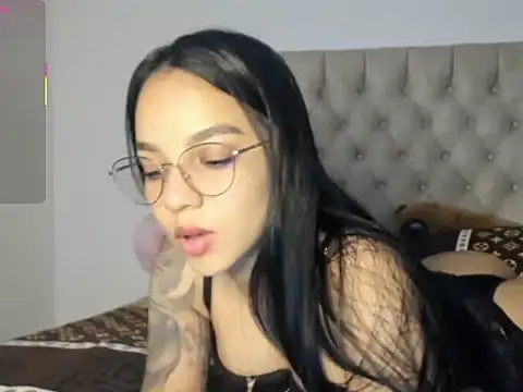 miaaaparker  online show from 28, 11, 2025