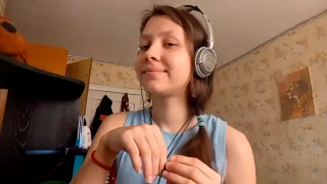 QutieDaSweet online show from 17, 9, 2025