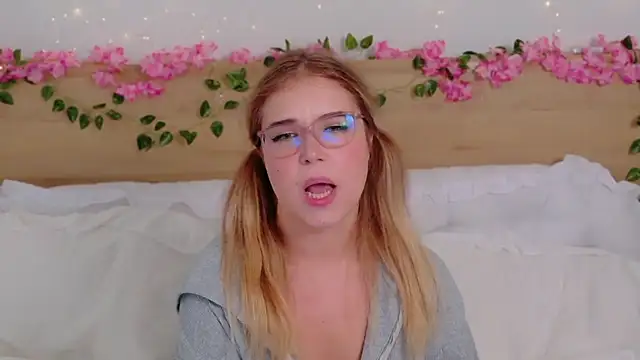 Lilith Bonheur online show from 19, 12, 2025