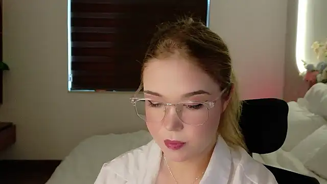 Lilith Bonheur online show from 10, 4, 2026