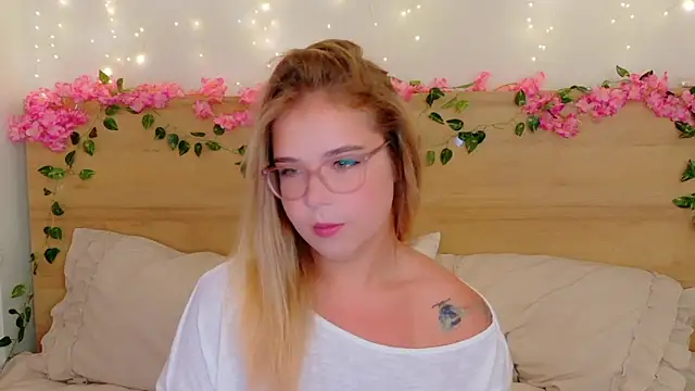 Lilith Bonheur online show from 8, 11, 2025