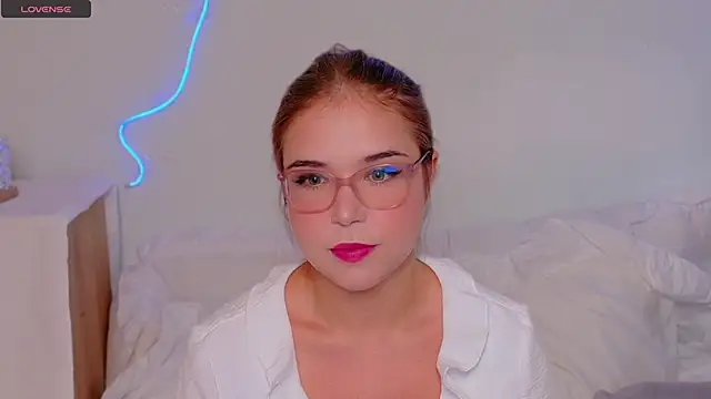 Lilith Bonheur online show from 2, 12, 2025