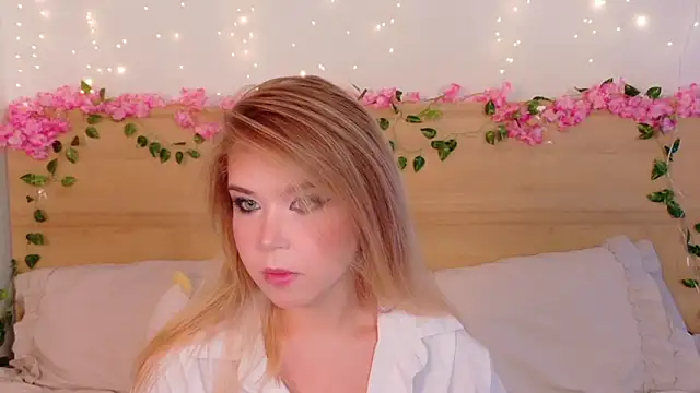 Lilith Bonheur online show from 2, 11, 2025