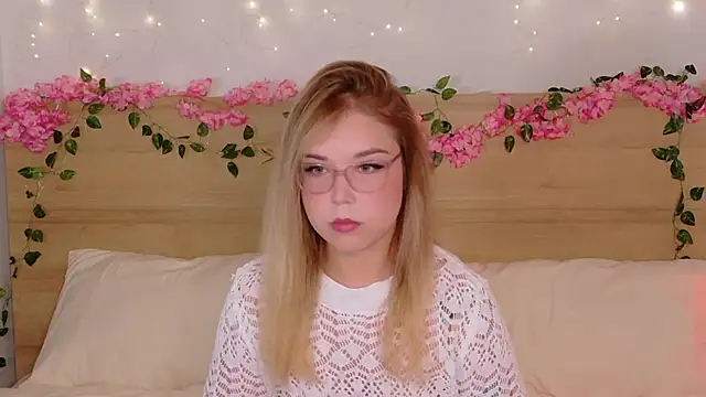 Lilith Bonheur online show from 11, 10, 2025