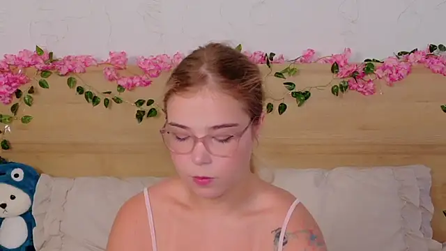 Lilith Bonheur online show from 26, 10, 2025