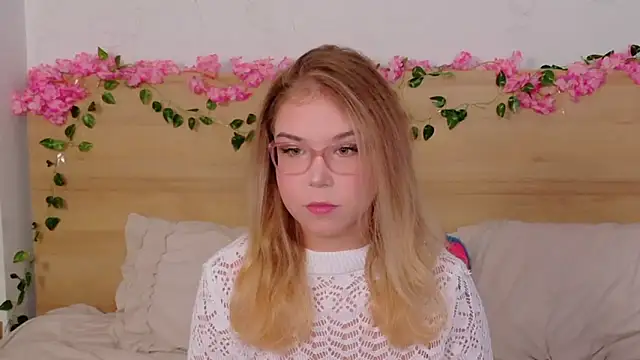 Lilith Bonheur online show from 24, 10, 2025