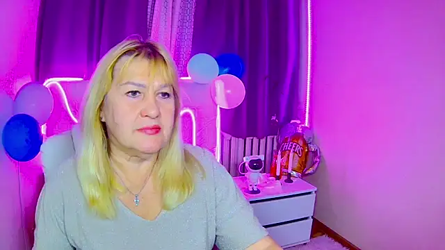 EmmaEllison online show from 25, 9, 2025