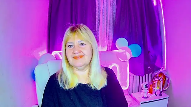 EmmaEllison online show from 28, 9, 2025