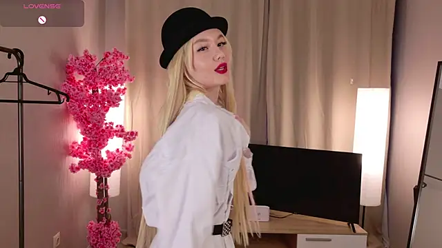 Snapshot of Flirty_lee chatting on 5, 11, 2025 Flirty lee online show from 5, 11, 2025