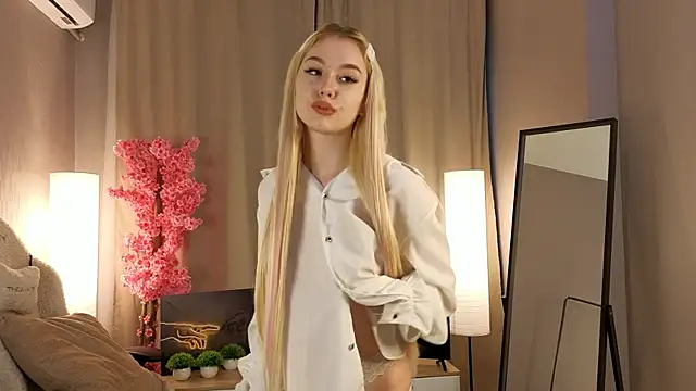 Snapshot of Flirty_lee chatting on 13, 10, 2025 Flirty lee online show from 13, 10, 2025