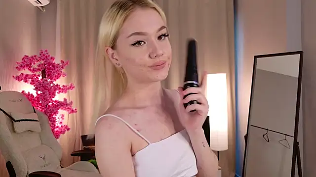 Snapshot of Flirty_lee chatting on 26, 10, 2025 Flirty lee online show from 26, 10, 2025