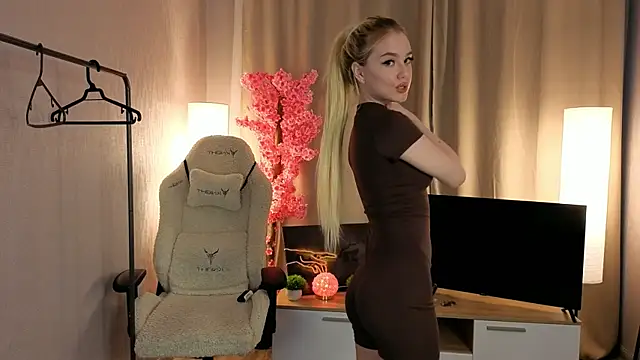 Snapshot of Flirty_lee chatting on 24, 10, 2025 Flirty lee online show from 24, 10, 2025