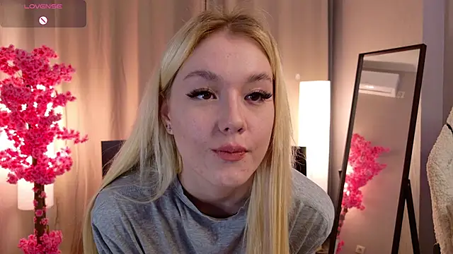 Snapshot of Flirty_lee chatting on 11, 11, 2025 Flirty lee online show from 11, 11, 2025