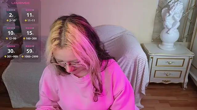 JuicyLullu online show from 1, 12, 2025