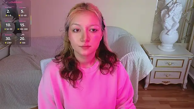 JuicyLullu online show from 28, 11, 2025