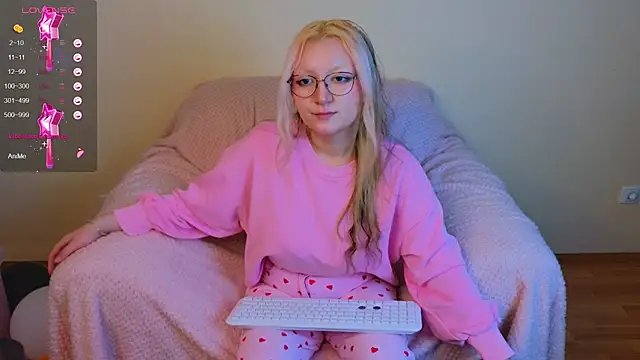 JuicyLullu online show from 1, 11, 2025