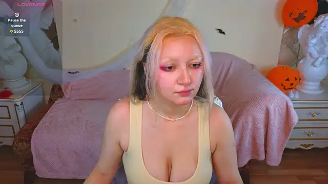 JuicyLullu online show from 30, 10, 2025