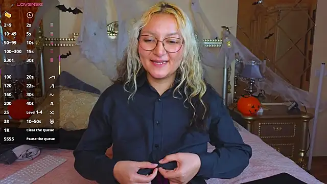 JuicyLullu online show from 19, 10, 2025