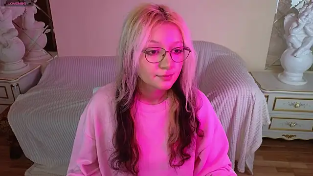 JuicyLullu online show from 27, 11, 2025