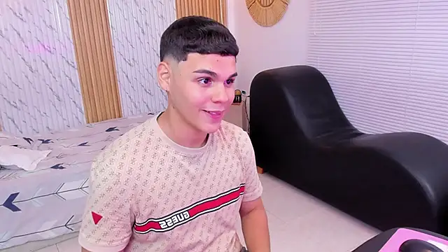 Snapshot of james_jonnes chatting on 30, 9, 2025 james jonnes online show from 30, 9, 2025