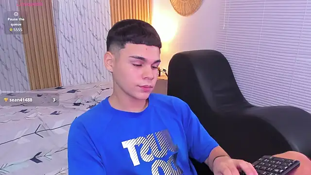 Snapshot of james_jonnes chatting on 19, 10, 2025 james jonnes online show from 19, 10, 2025