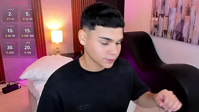 Snapshot of james_jonnes chatting on 3, 10, 2025 james jonnes online show from 3, 10, 2025