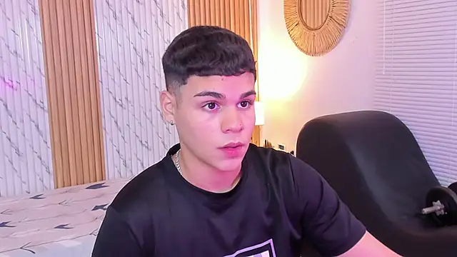 Snapshot of james_jonnes chatting on 21, 10, 2025 james jonnes online show from 21, 10, 2025