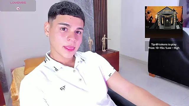 Snapshot of james_jonnes chatting on 5, 10, 2025 james jonnes online show from 5, 10, 2025