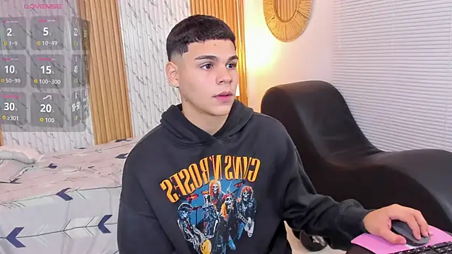 Snapshot of james_jonnes chatting on 1, 10, 2025 james jonnes online show from 1, 10, 2025