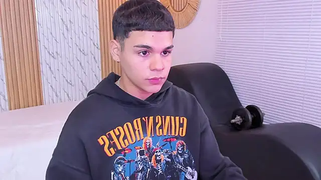 Snapshot of james_jonnes chatting on 12, 10, 2025 james jonnes online show from 12, 10, 2025