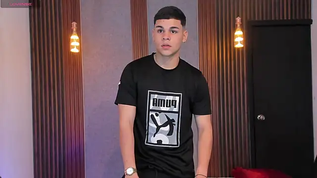 Snapshot of james_jonnes chatting on 14, 11, 2025 james jonnes online show from 14, 11, 2025