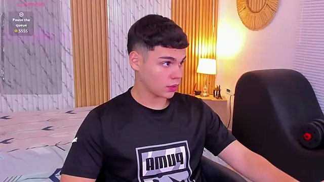 Snapshot of james_jonnes chatting on 23, 10, 2025 james jonnes online show from 23, 10, 2025