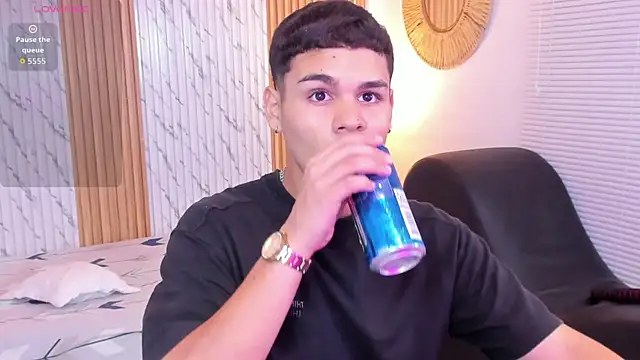 Snapshot of james_jonnes chatting on 10, 10, 2025 james jonnes online show from 10, 10, 2025