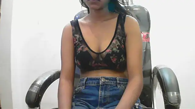 short girl  online show from 15, 5, 2026