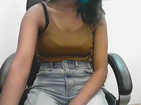 short girl  online show from 22, 5, 2026