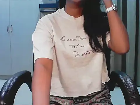 short girl  online show from 12, 10, 2025