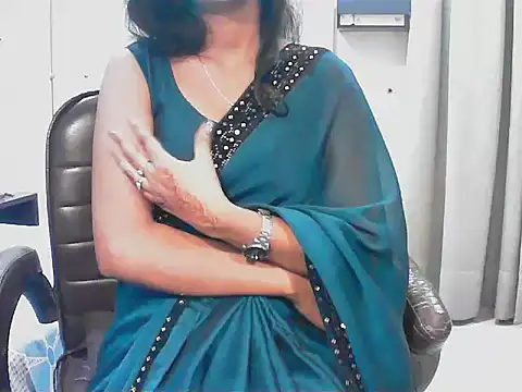 short girl  online show from 9, 11, 2025