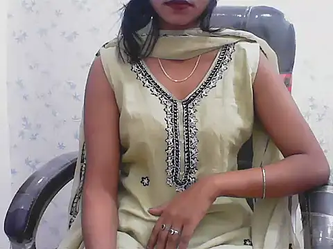 short girl  online show from 7, 4, 2026