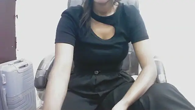 short girl  online show from 16, 4, 2026