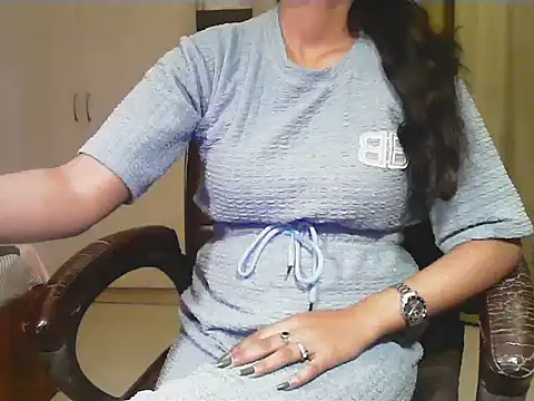 short girl  online show from 11, 1, 2026