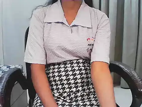 short girl  online show from 16, 11, 2025