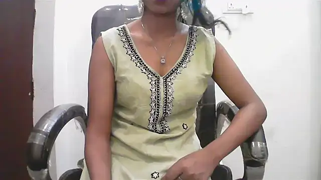 short girl  online show from 15, 5, 2026