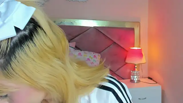 ChloeLaurentt online show from 4, 2, 2026