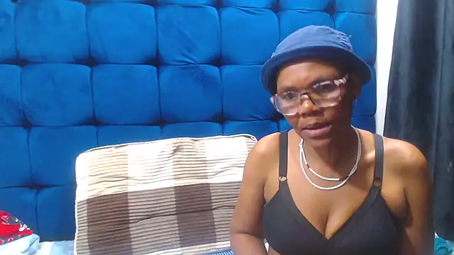 SexyBeverly  online show from 21, 10, 2025