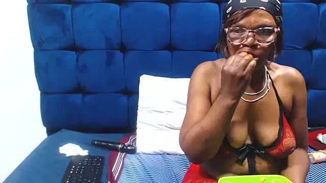 SexyBeverly  online show from 27, 10, 2025