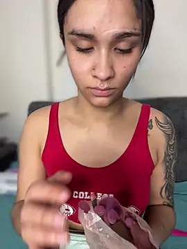 Isabella-Teen online show from 18, 12, 2025